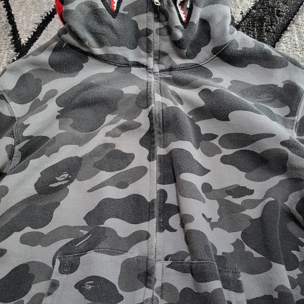 Women’s Gray Camo Shark-Print Puffer Hoodie